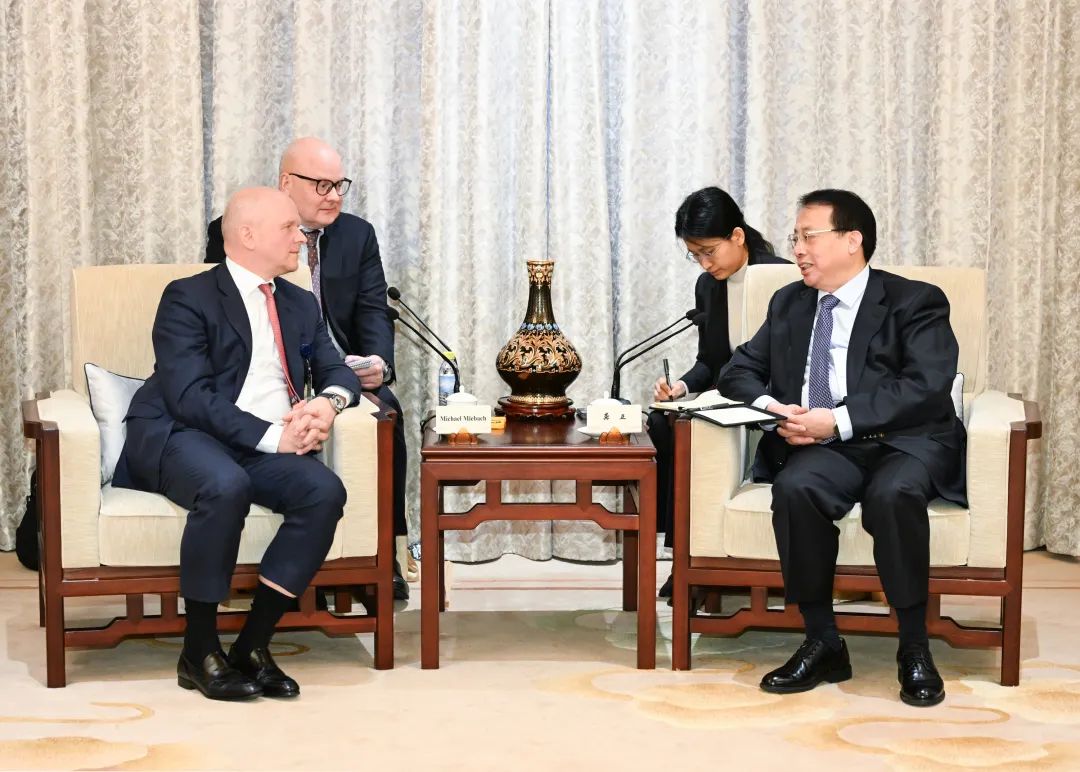 中国发展高层论坛2025年年会召开之际，龚正在京会见这些跨国公司高管