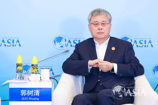 郭树清建议：通过五六年时间，推动城乡居民养老金逐步追平到城镇职工的低线水平