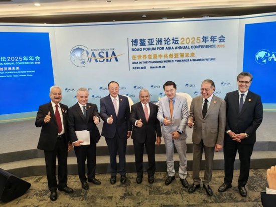 新加坡专家马凯硕：低估中国将是重大错误