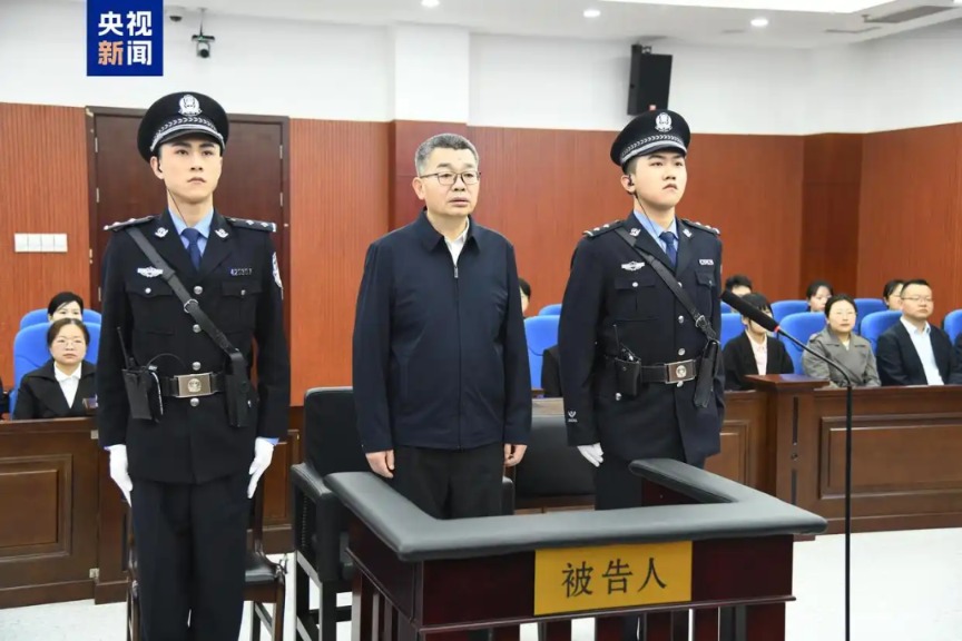 “搞钱色交易，境内办事、境外收钱……” 中海油原总经理李勇被控受贿6794万余元 他曾年薪近百万