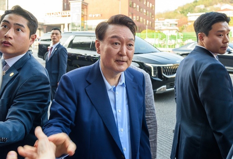 韩媒：尹锡悦首次刑事审判定于14日举行，若罪成可能面临终身监禁或死刑