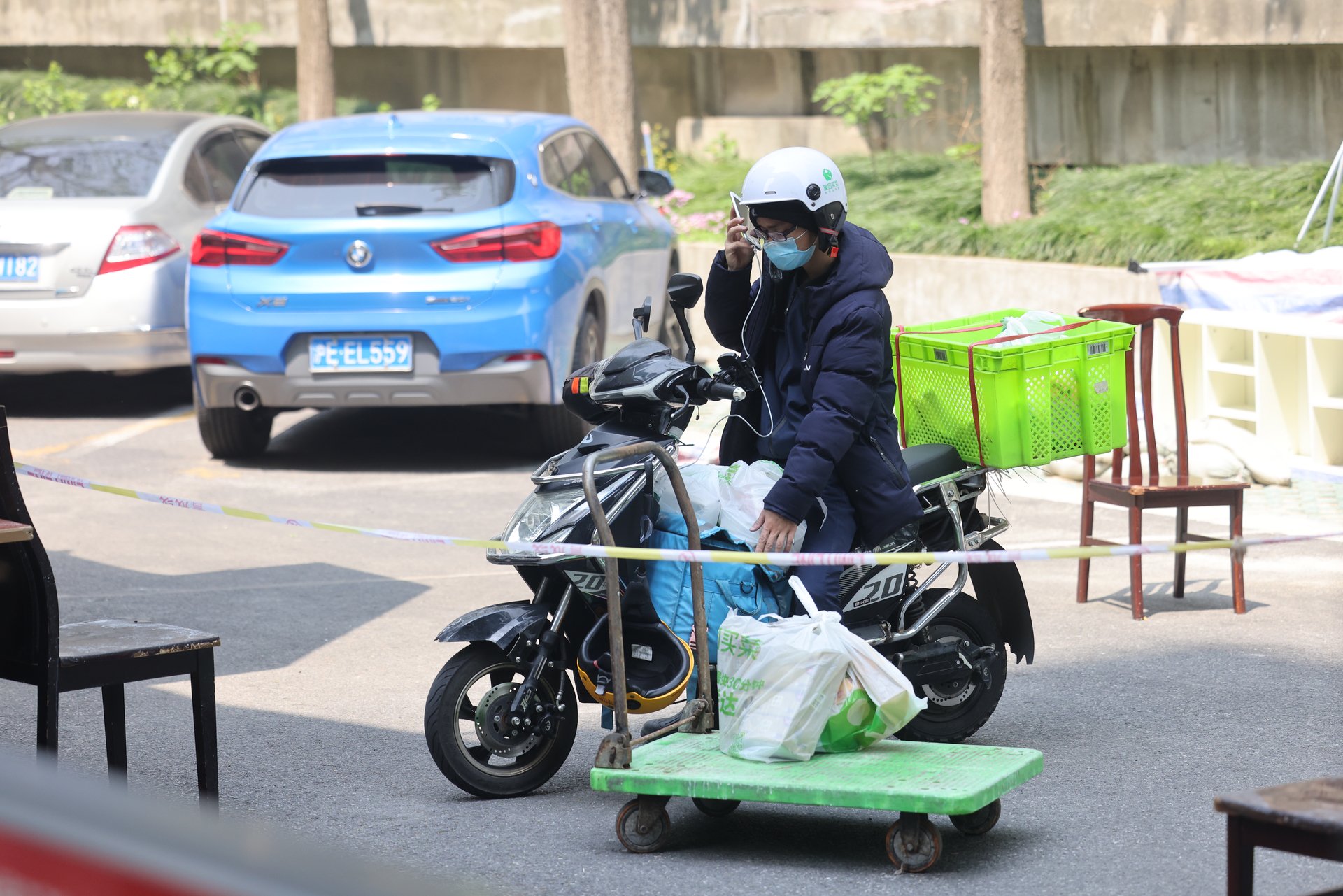 美团、京东同一天公布新动作，即时零售行业硝烟四起