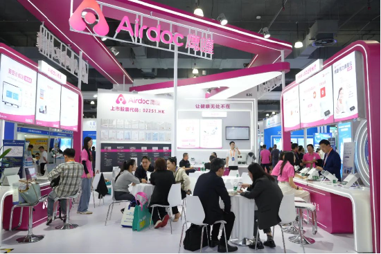 重磅！鹰瞳Airdoc-AIFUNDUS 2.0眼底多病种AI诊断系统获NMPA认证，并亮相COOC 2025