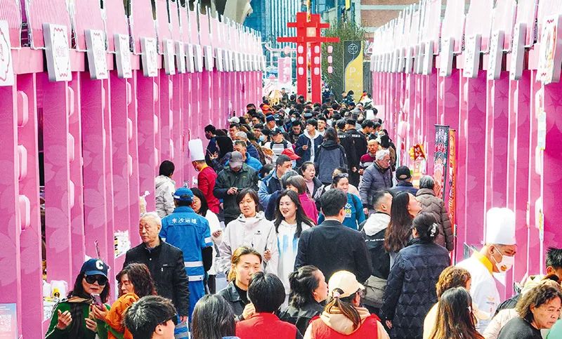 王文涛部长《求是》刊文：多措并举扩大服务消费