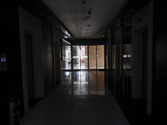 六名高管被抓，欠薪员工自救！现场直击“水果第一股”残局