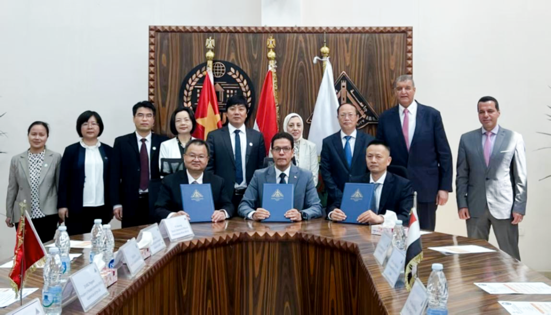 校企合作新突破！武汉大学携手烽火通信在埃及建设研究生院