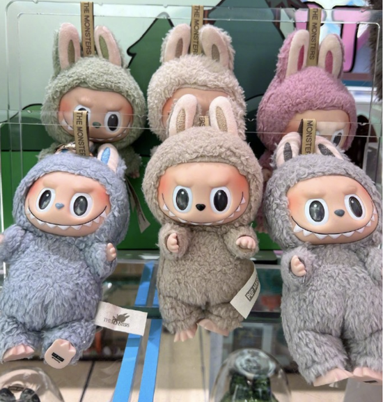 连续两天TOP1！泡泡玛特app登顶美国App Store购物榜，海外门店现场大排长龙......