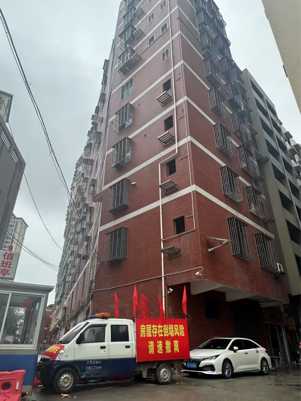 影子调查丨危房之下，百余住户搬离梦嘉商贸楼