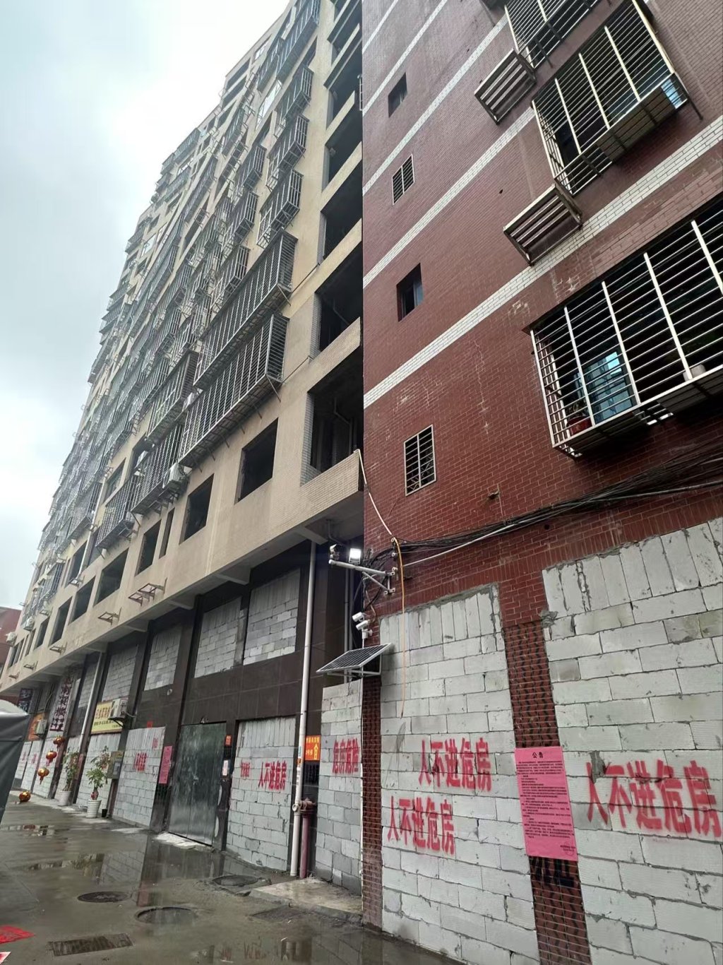 影子调查丨危房之下，百余住户搬离梦嘉商贸楼