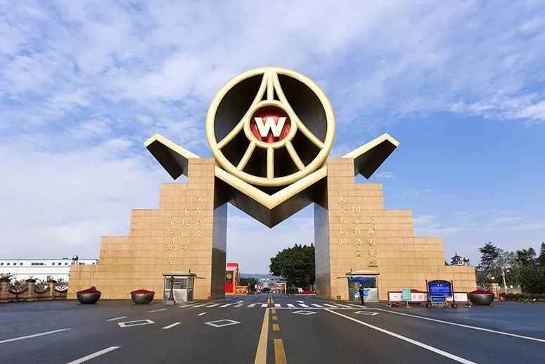 五粮液增长势能衰弱：促销与控价的无效平衡，中端腰部的产品空白